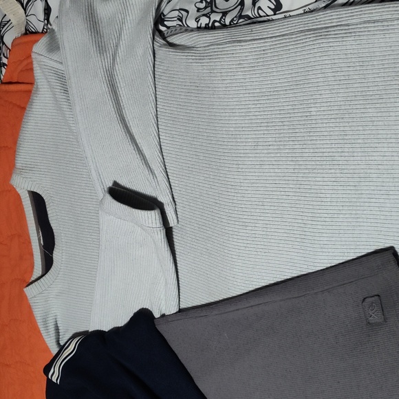 Sweaters - Picture 3 of 9